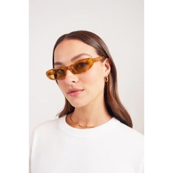 AIRE Avior Vintage Female Cat-Eye Sunglasses in Tort main image 5